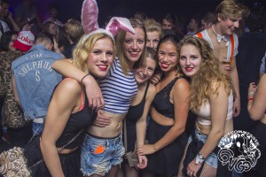 Hoeren en Pooiers -108- 2015 © Les Adu