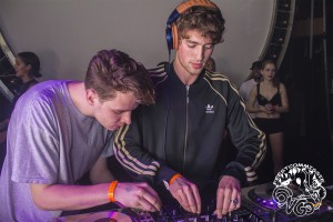 Hoeren en Pooiers -116- 2015 © Les Adu 