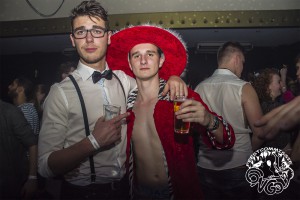 Hoeren en Pooiers -128- 2015 © Les Adu 